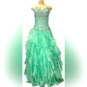 👗 NWT Q by DaVinci Size 12 BallGown 👗